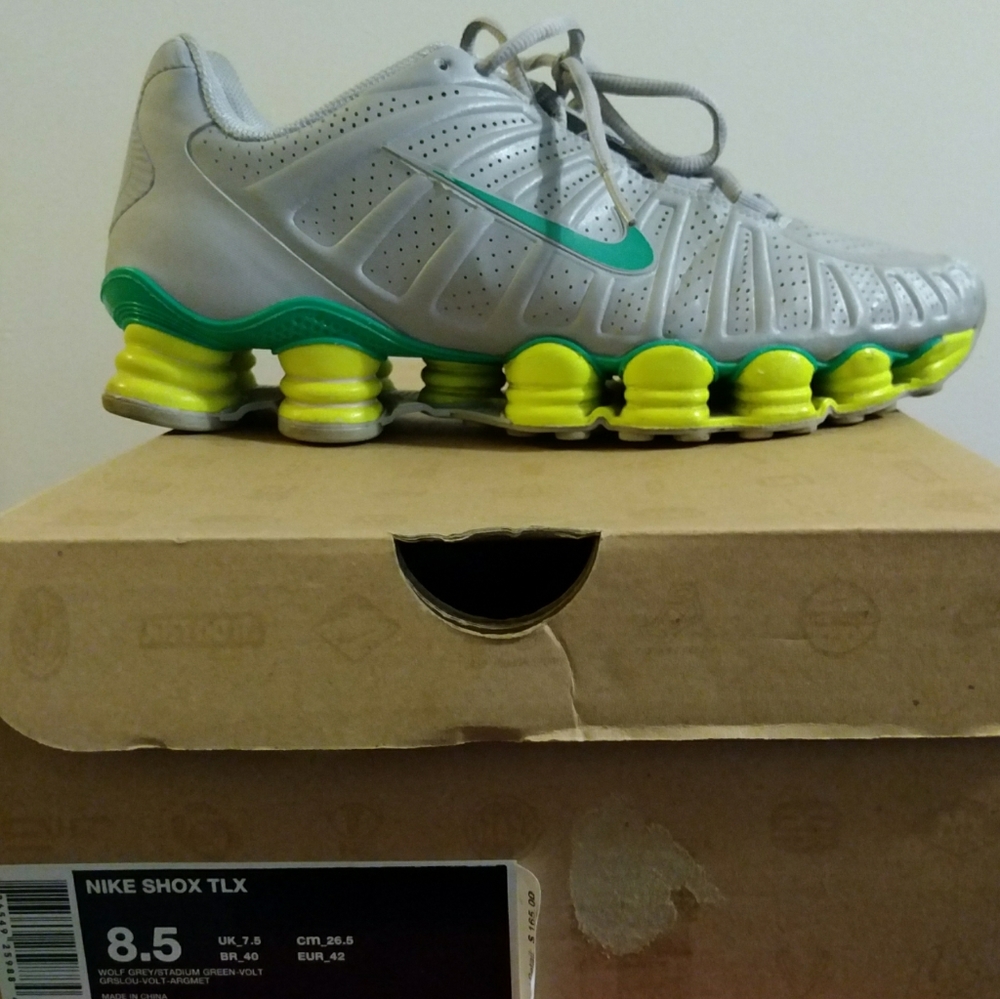 Nike Shox TLX 488313-033 8.5M wolf grey/ stadium green-volt 8.75/10